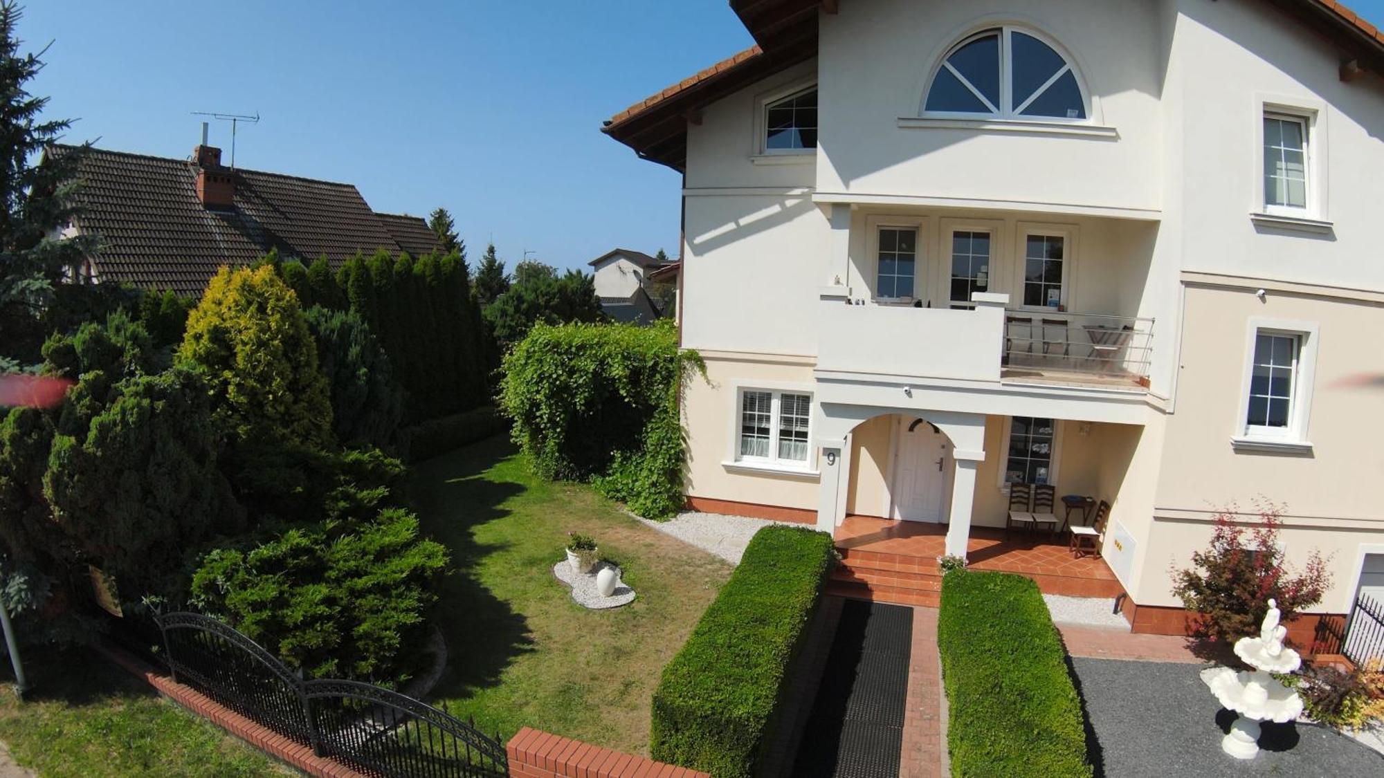 Aven'a pokoje gościnne z basenem Ujście-Darłowskie Exteriér fotografie